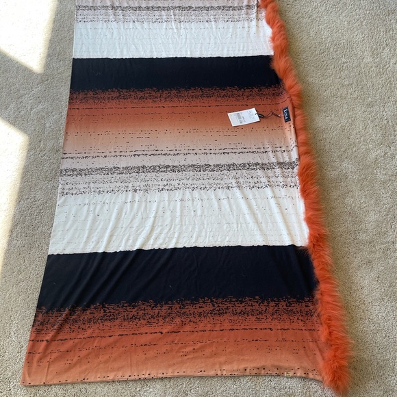 Luna throw scarf quality material new with tags - Picture 3 of 9